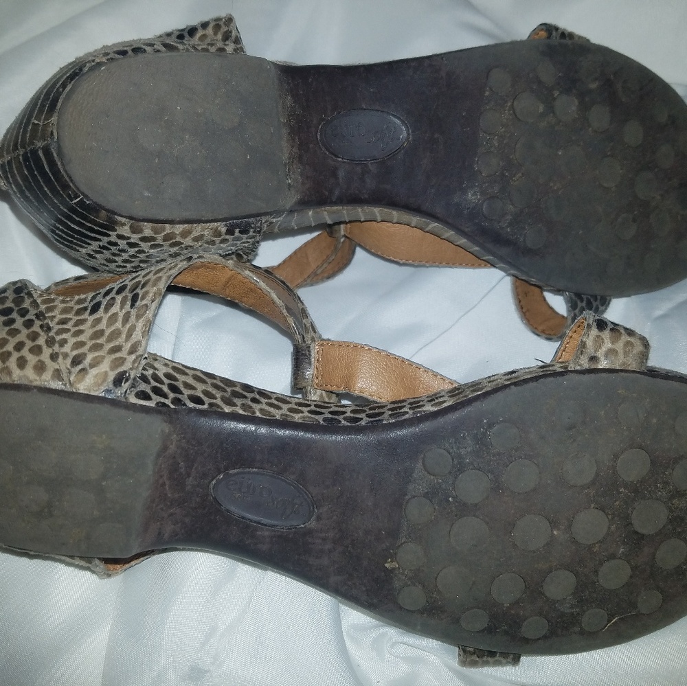 ๐ค ๐ Sandals๐ - Picture 4 of 4